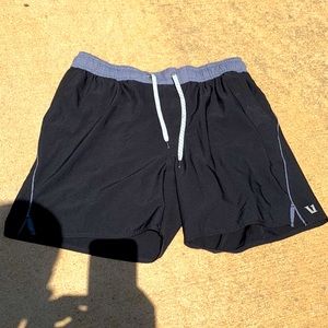 NWOT Vouri black with a silver line each leg with multiple pockets threw out